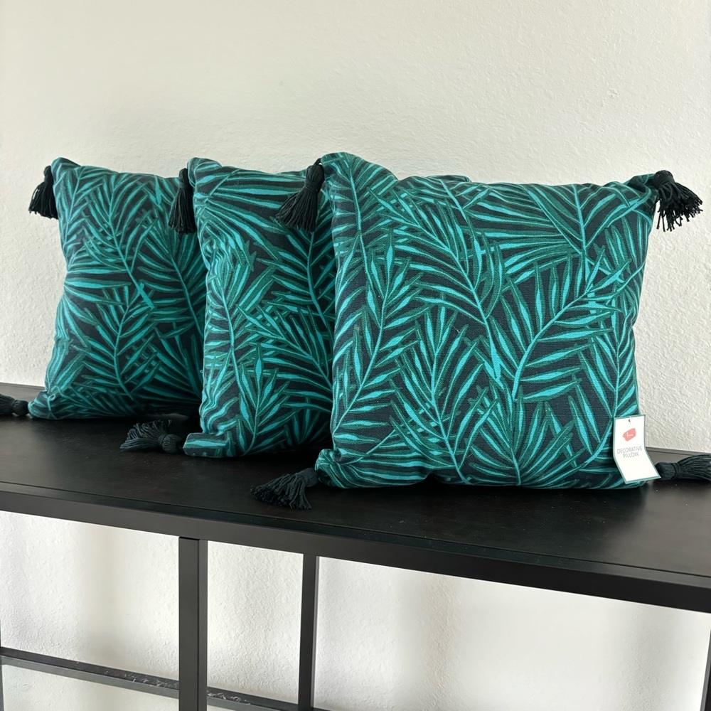 ❌SOLD❌ NWT Set of 3 Palm Leaf Print Tropical Tasseled Accent Pillows Teal Black - Picture 1 of 10